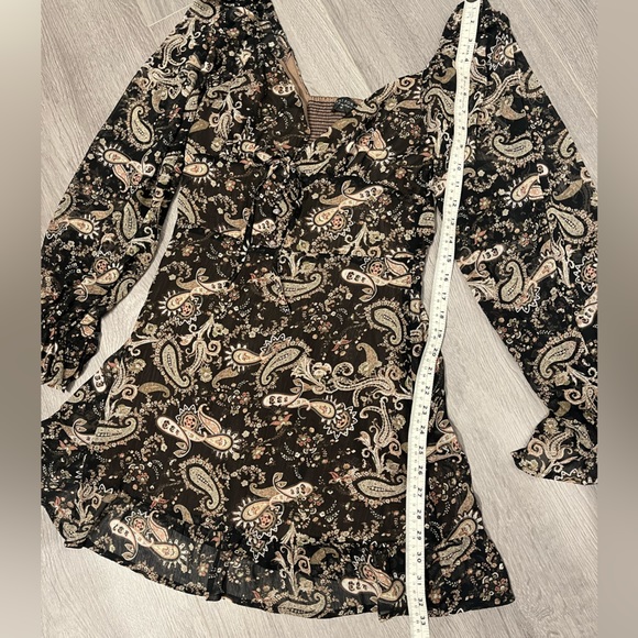 Dress Forum Paisley Long Sleeve Dress with Ruffled Hem NWT - Picture 5 of 6